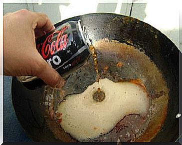 Coca-cola for cleaning the pan