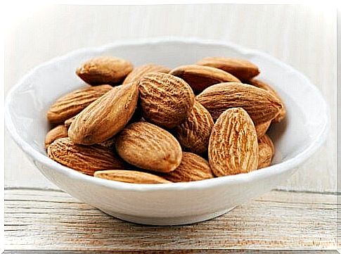 4 oil masks: almonds