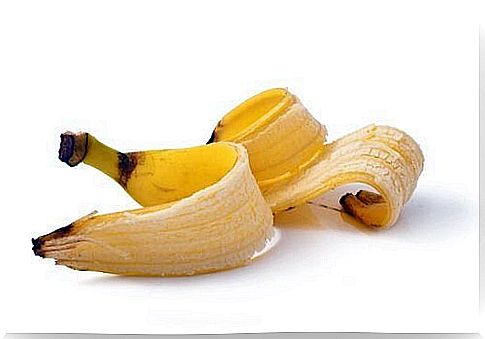 banana peel removes warts