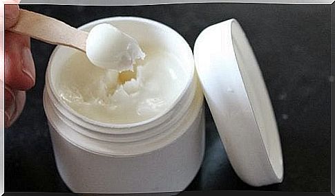 natural deodorant from corn starch and coconut oil