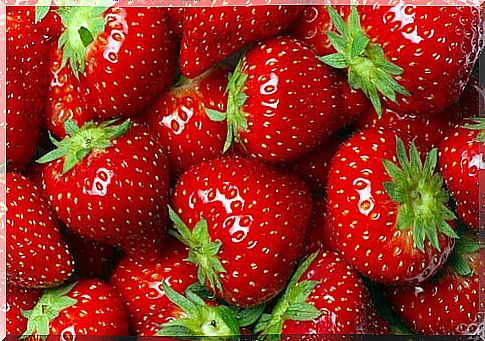 Vitamin C in strawberries helps fight arthritis