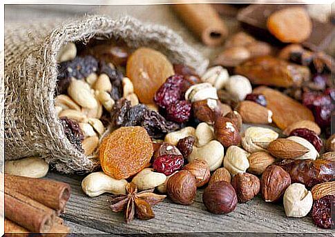 eat nuts to strengthen muscles