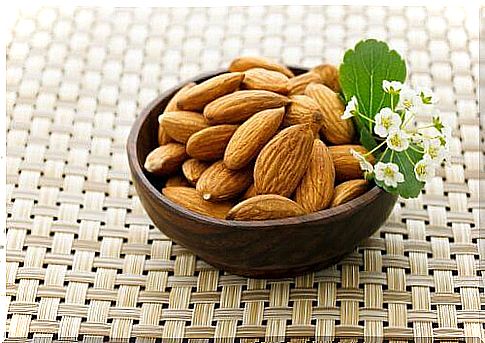 almonds to reduce skin pores