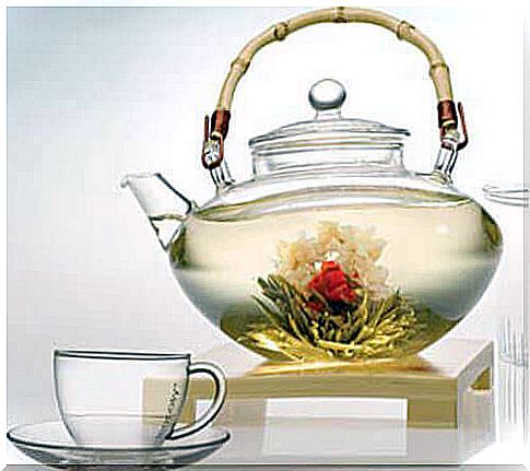 White tea contains the most antioxidants of all teas.