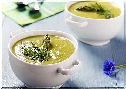 Semi-sweet asparagus soup