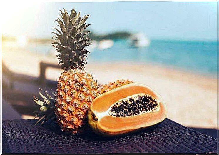 Cleanse the body with papaya and pineapple