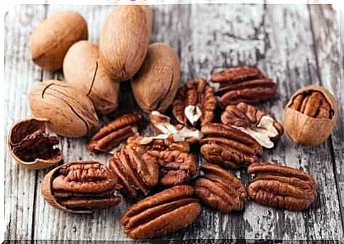 fatty foods: nuts