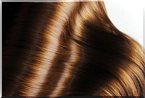 Gelatin nourishes the hair, making it shiny.