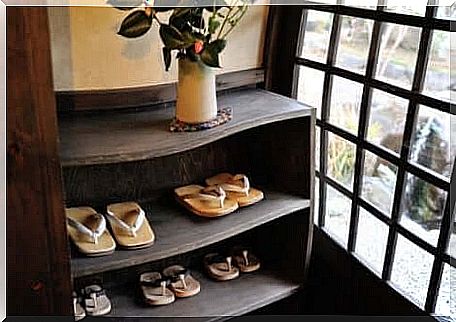 The hallway should be decorated with a shoe rack