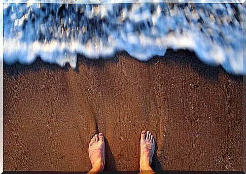 Hydrotherapy is good for the feet.