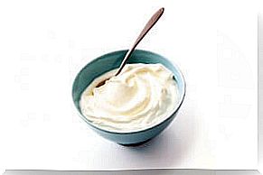 unflavoured yogurt is suitable for the skin