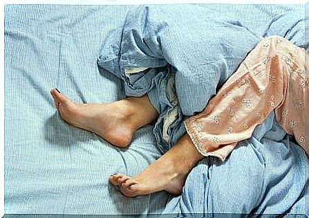 restless legs in bed