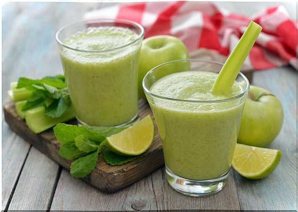 pay for cleansing natural drinks: apple smoothie