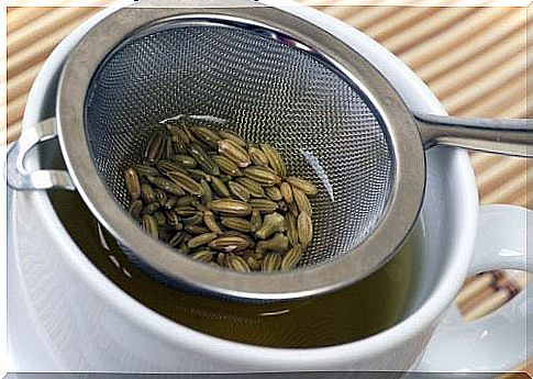 Fennel tea to help with digestive problems