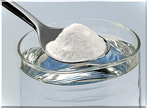 treatment of heartburn with baking soda and water