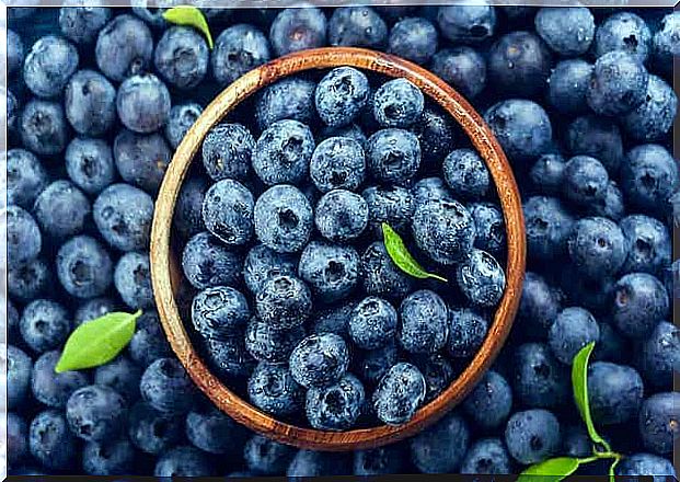 Blue color is rare in food